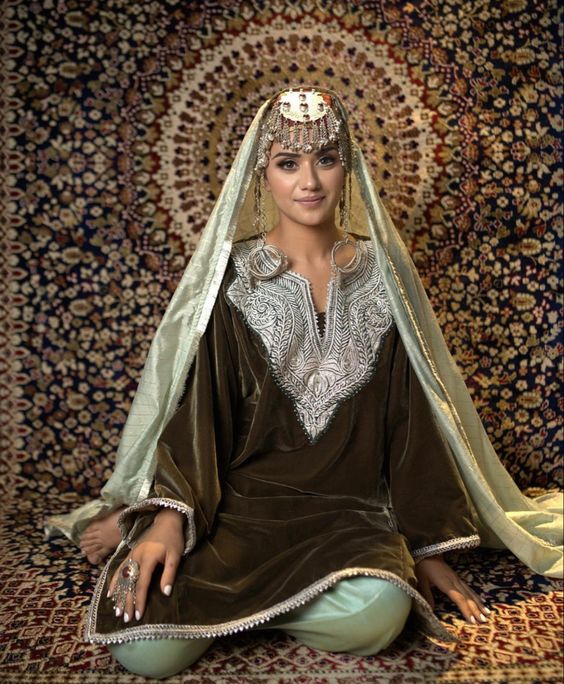 Pin by Zuwairiya Ghazala on Dress Styles | Indian bridal dress, Indian  bridal wear, Indian wedding dress